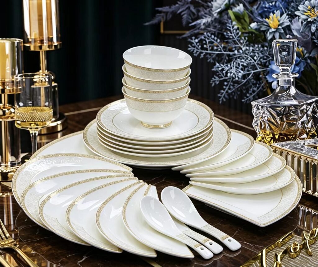 Golden lace rim bone china dinnerware combo set,30 pieces including bowls,8‑inch flat plates and soup spoons, elegant hotel banquet tableware
